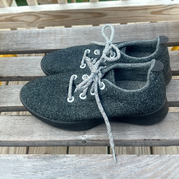 🍍 Women's Size 9 Lace Up Allbirds Wool Shoes Runners Charcoal Gray Black Sneake - Picture 2 of 5